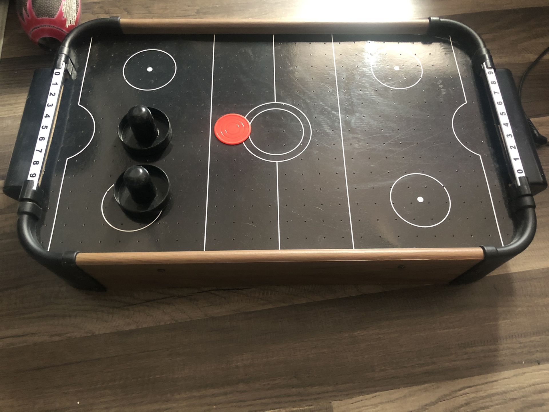 Mini air hockey table