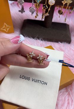 New 18k stainless steel gold comes with dust bag