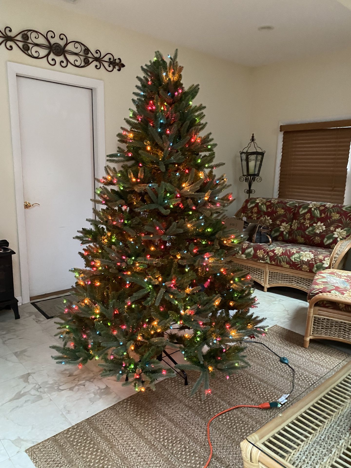 Pre Lit Beautiful Christmas Tree 