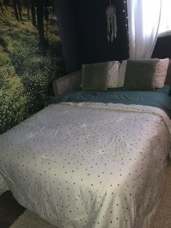 Grey Loveseat/full bed pullout good condition