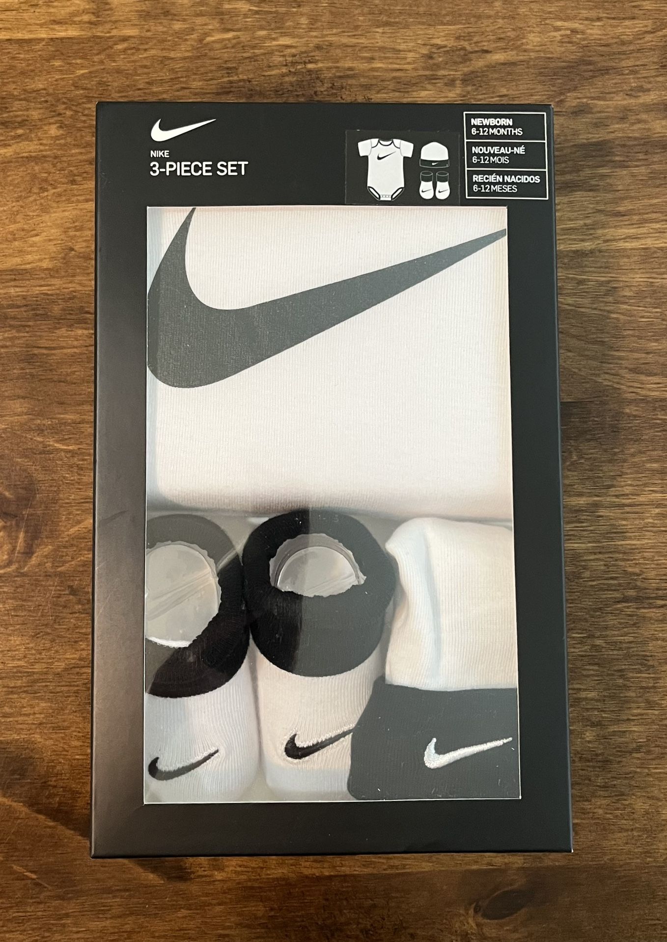 NIKE Swoosh 3 Piece Baby Box Set *NIB* 6-12M
