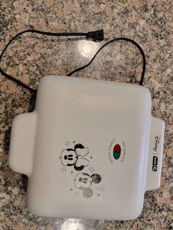 Disney x DASH Mickey & Minnie Mouse Waffle Maker / Griddle - White