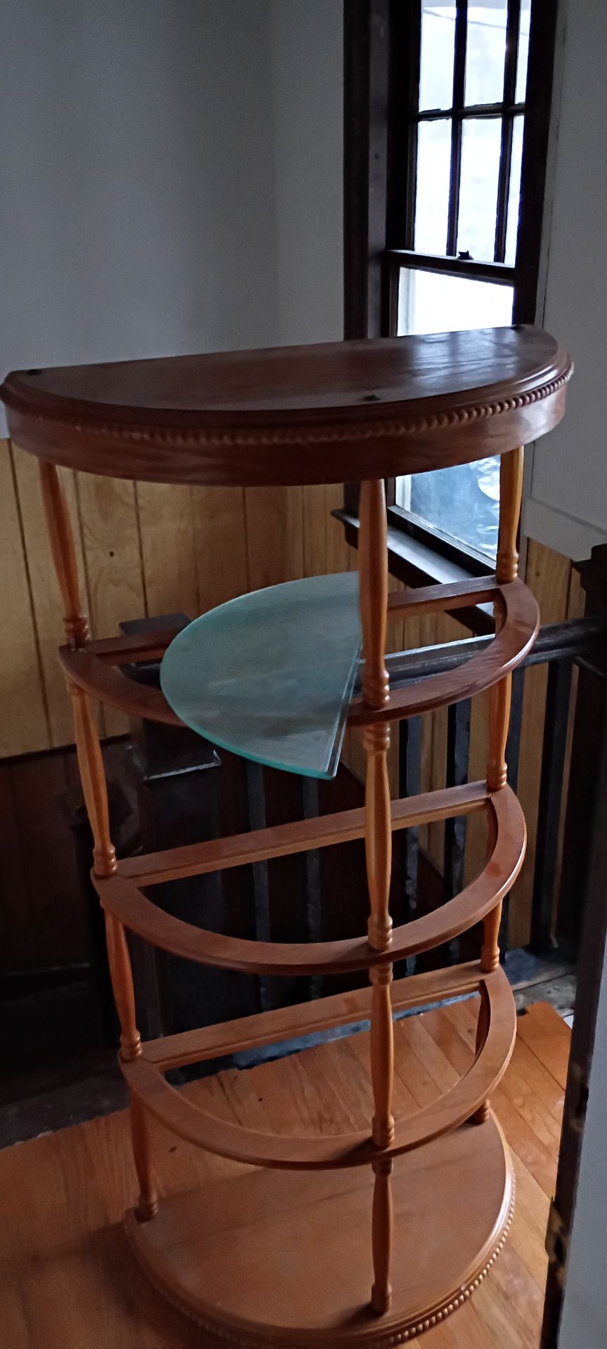 Corner shelving unit