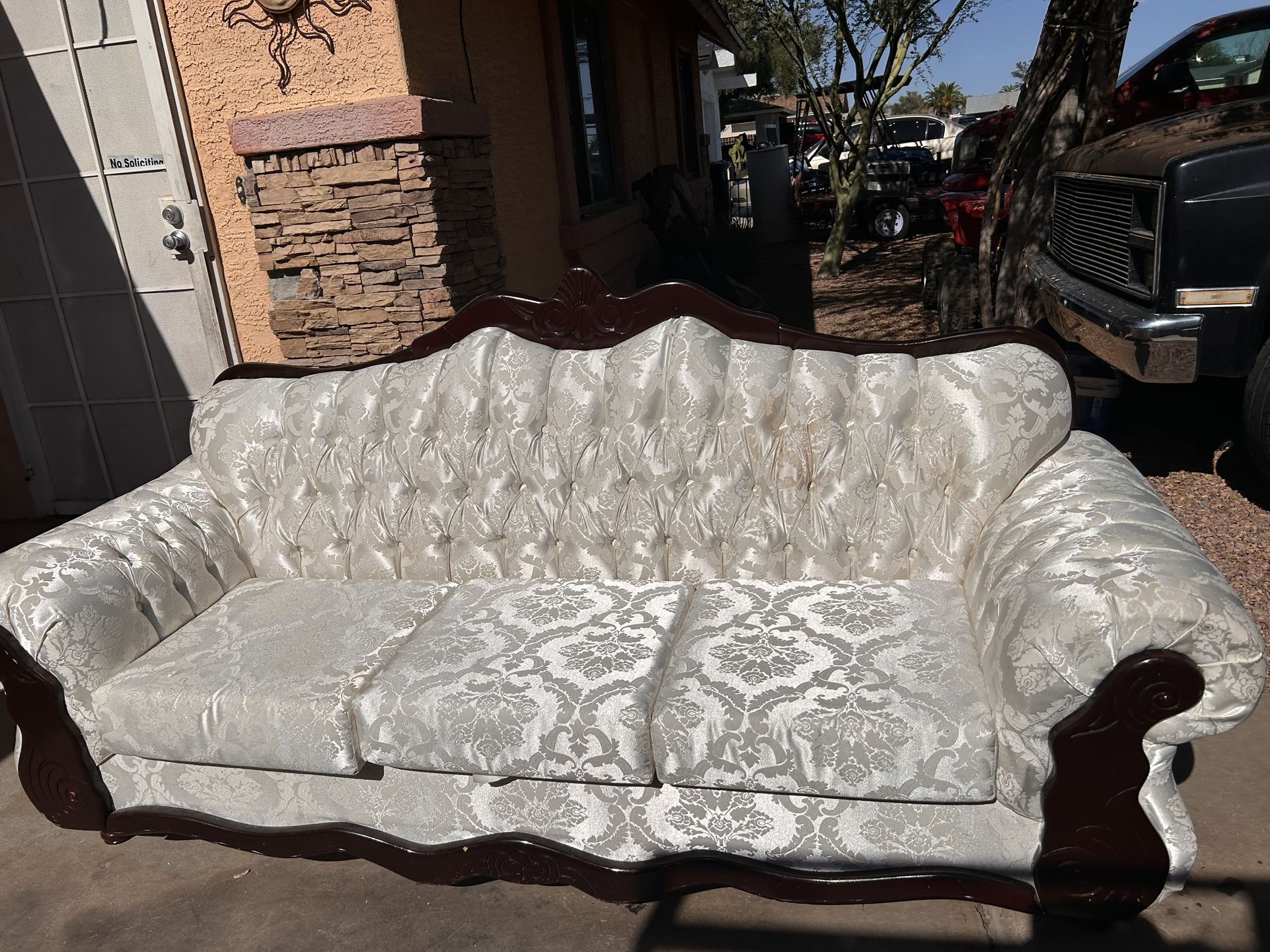 Pretty White Couch $300. Antique Couch. Delivered Available Now