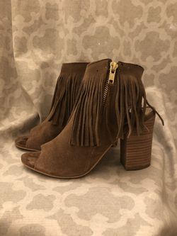 Carlos Santa Ana Heels #28