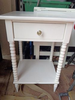 White night stand/table