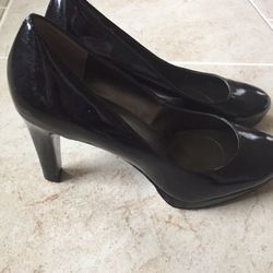 Tahari pumps