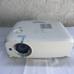 Panasonic PT-VZ570 Projector