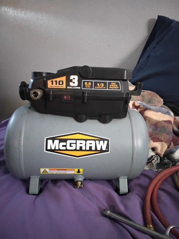 Air Compressor W/ Hose & Chuck Attachment 