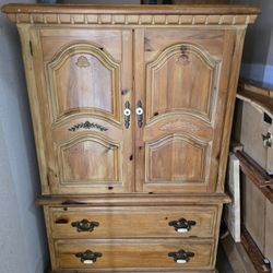 Armoire / Wardrobe 