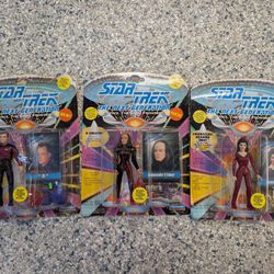 Vintage 1993 Playmates Star Trek The Next Generation action figures. lot of 3