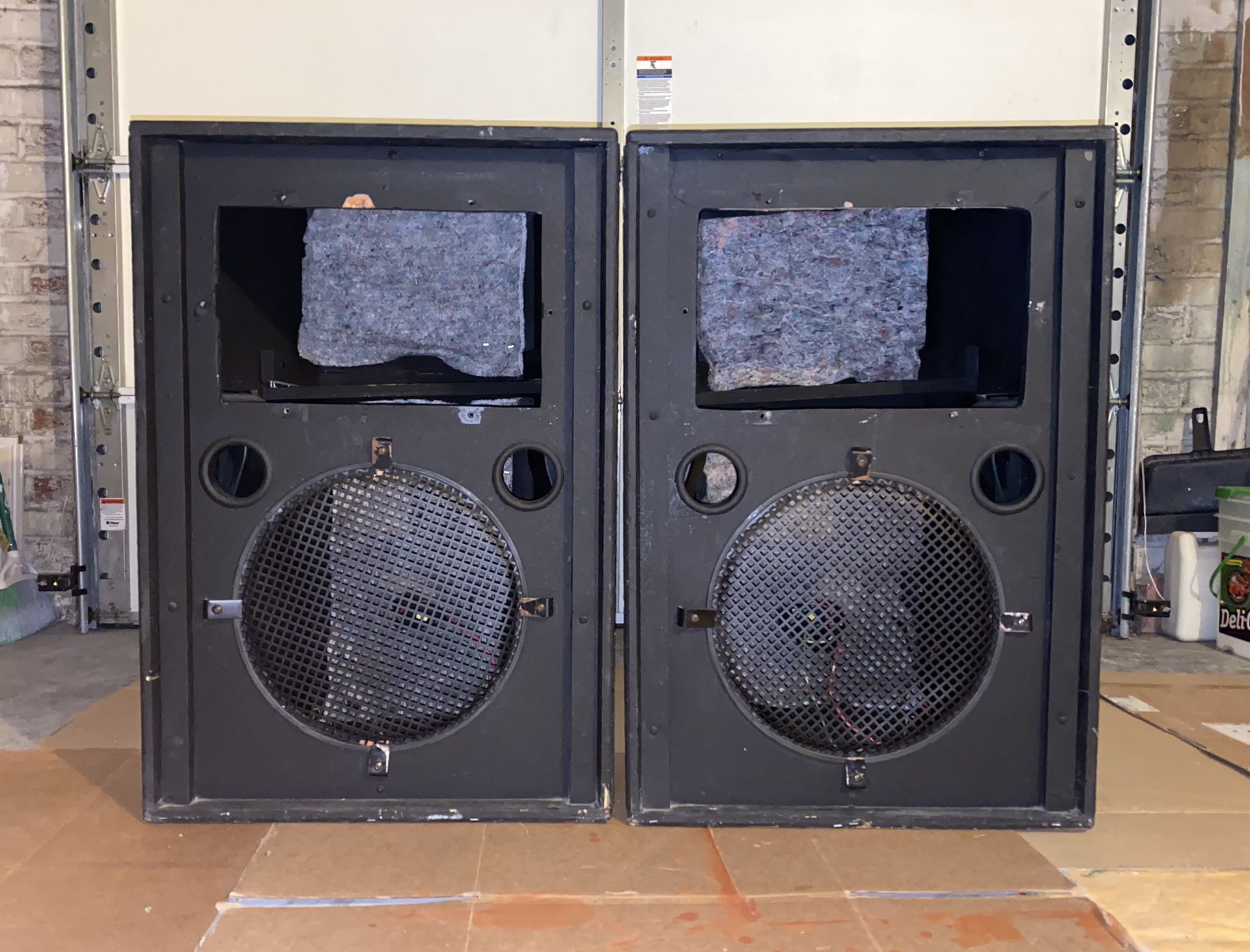 (2) 15” Empty Speaker Boxes Dj Equipments