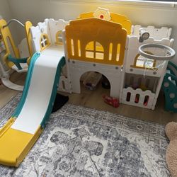 A children’s slide that is easy to disassemble and assemble.
