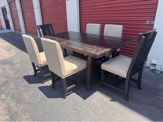 LIVING SPACES TABLE AND CHAIRS $$ 299 $$