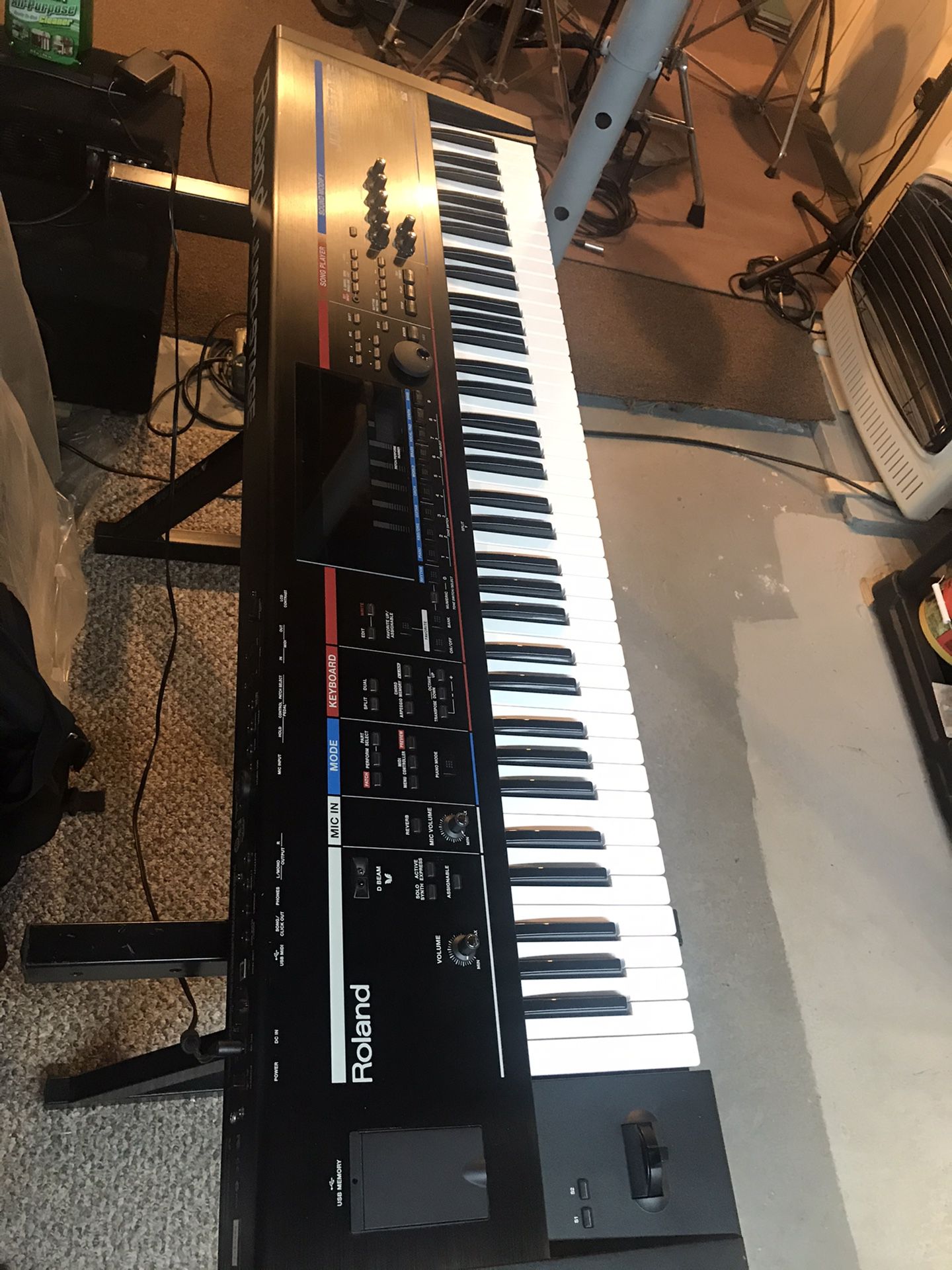 Keyboard. Roland Juno Stage