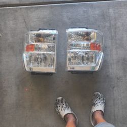 2008 Ford E-450 Headlights 