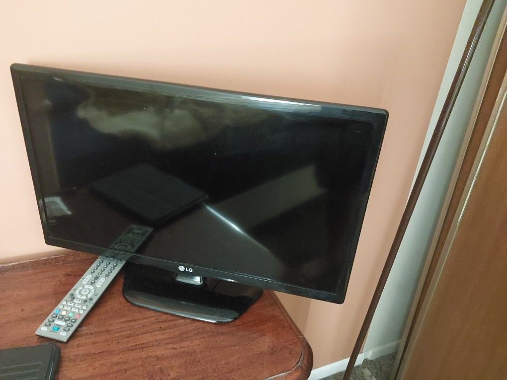 Lg Tv 24 Inch + Universal Remote
