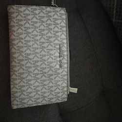 Michael Kors Wristlet 
