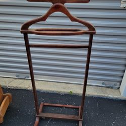 WOODEN SUIT VALET STAND