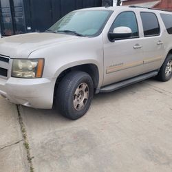 Chevrolet Suburban 
