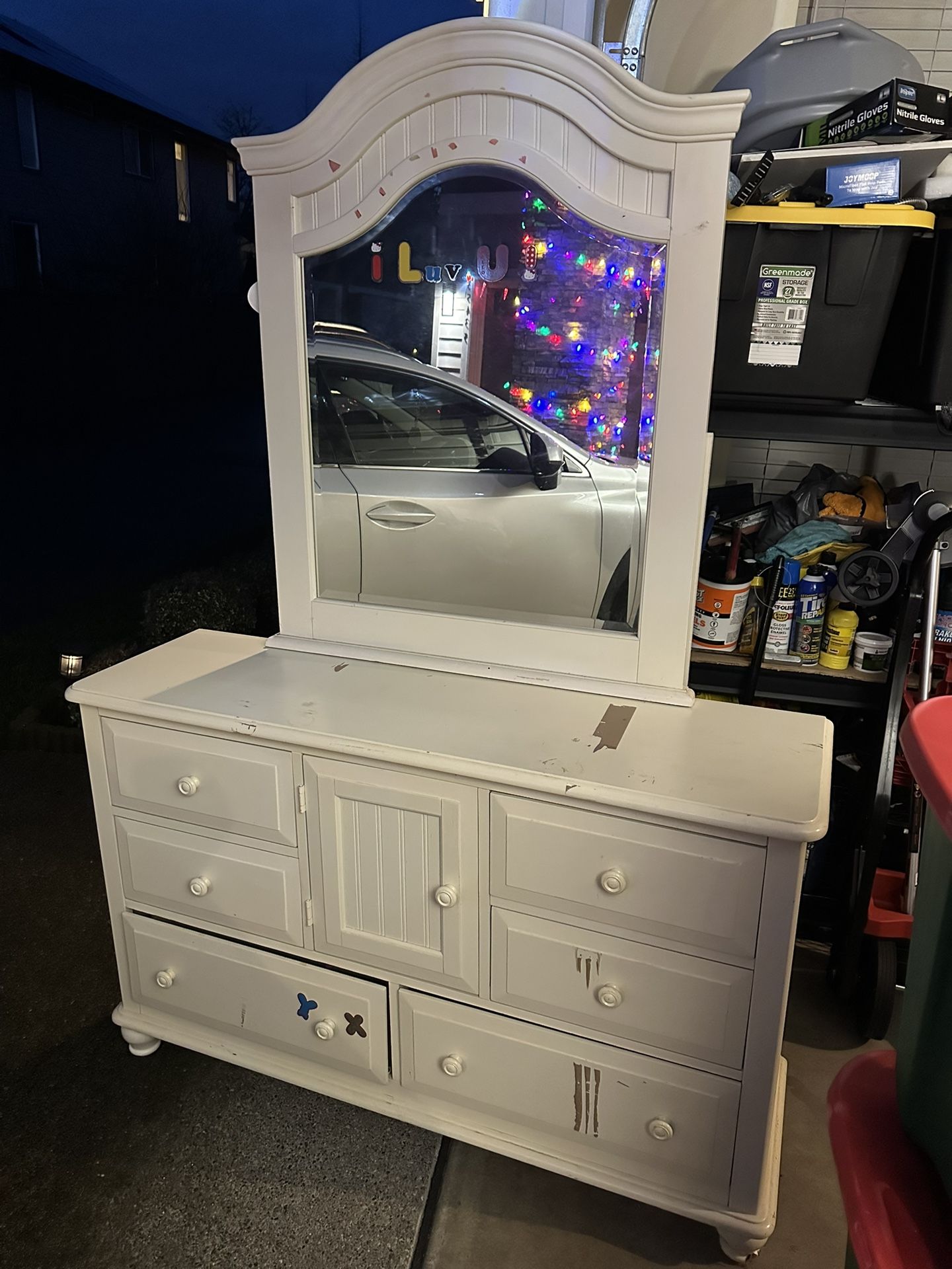 Dresser With Mirror