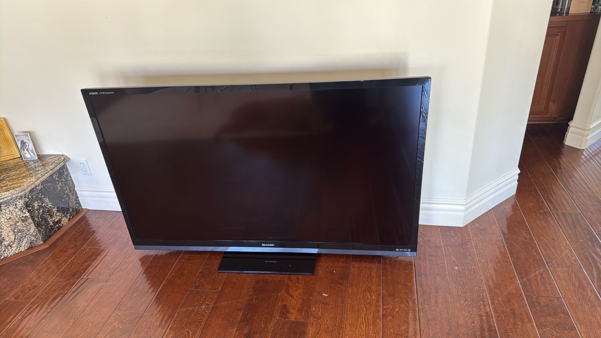 70” Flatscreen Tv Sony Aquos