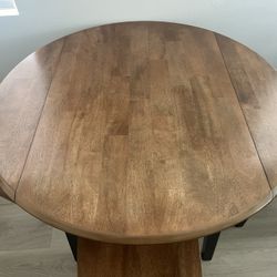 Round dining table with 2 Chairs