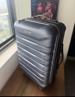Samsonite carry on Hardside Spinner Suitcase