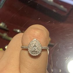 10k White Gold Diamond Ring