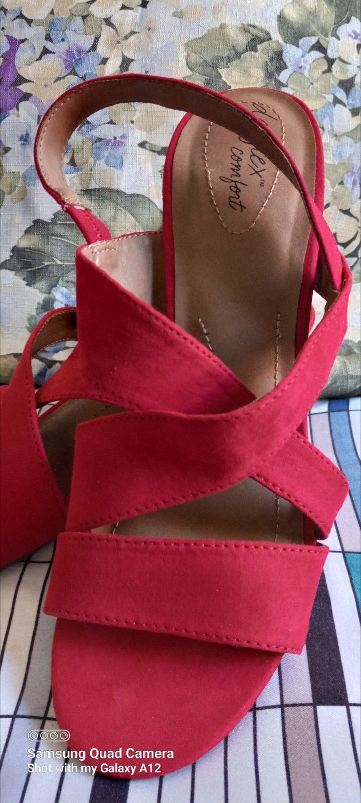 New Never Used Beautifu Woman's Shoes Size 10 Elegant And Stylish Red Color Of With Wide Heels For Comfey Relaxing Walk$10 Check Out All Pictures