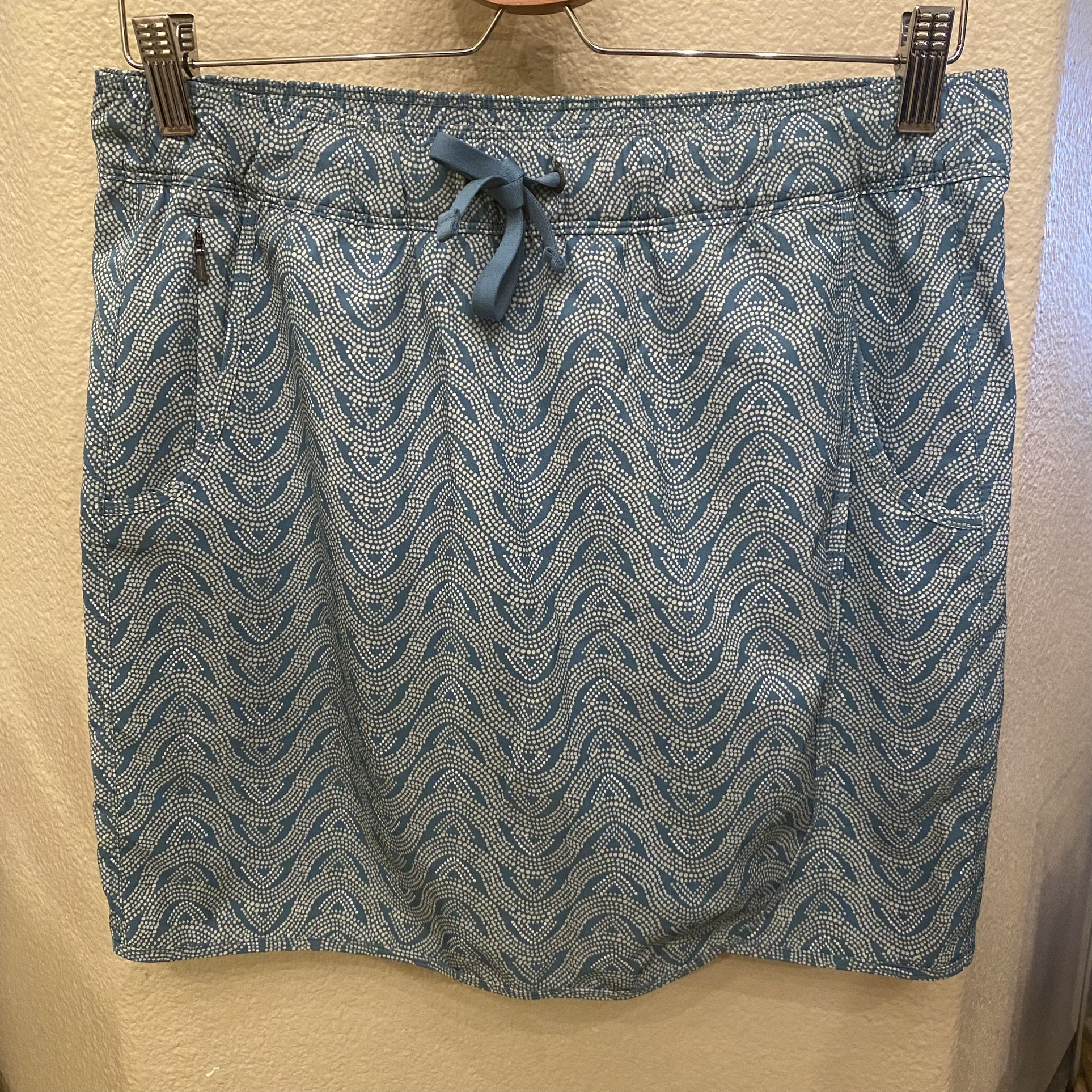 PATAGONIA Women Green Patterned Skort Size Medium