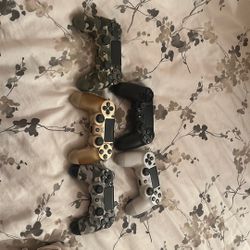 PS5 controllers