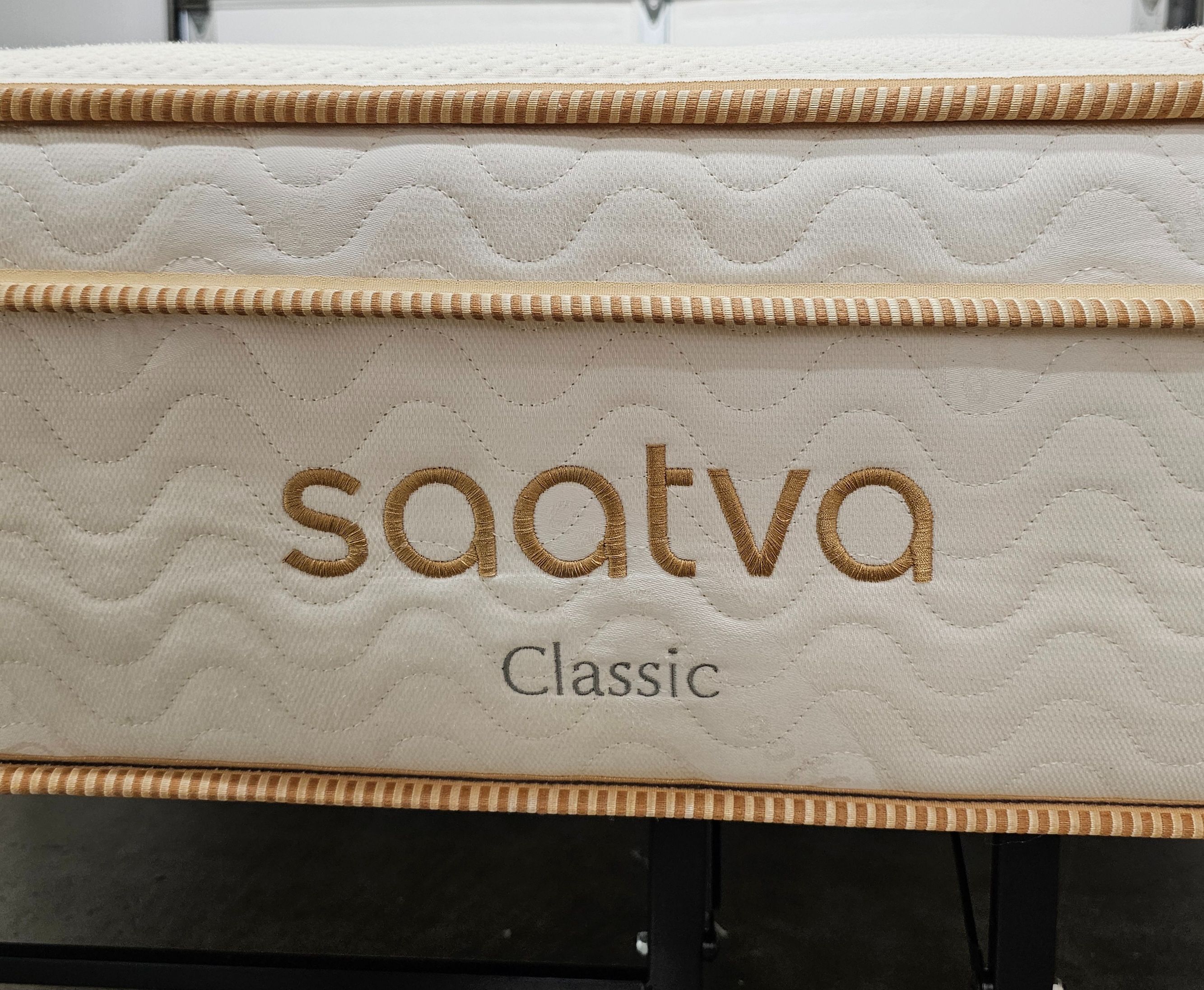LIKE NEW! Saatva Classic Firm Queen - Delivery Available