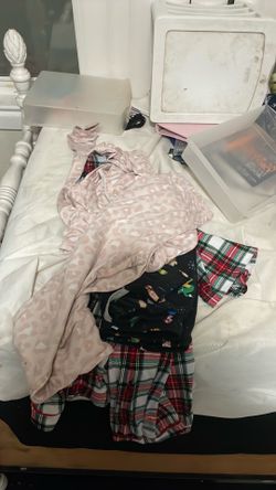 Clothes there are kids large 1012 I’ve only had them for a year brand new ride out of the packaging