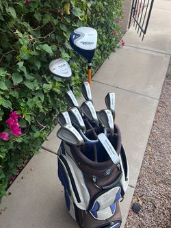 Men’s golf clubs set with a golf bag