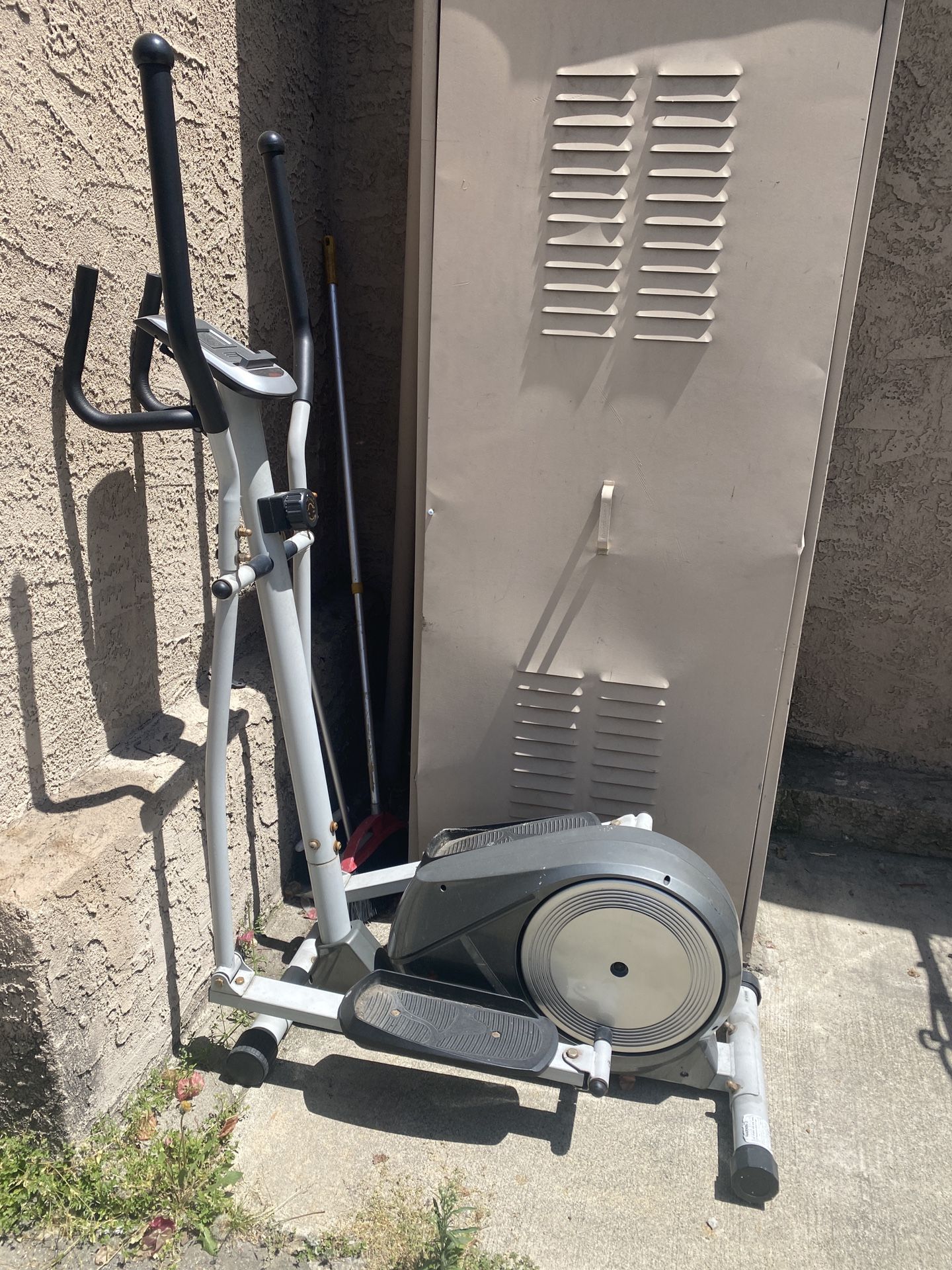Compact Bat Operated Elliptical Work Out Machine