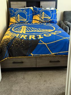 Full Size Bed Frame for Sale – Excellent Condition!
