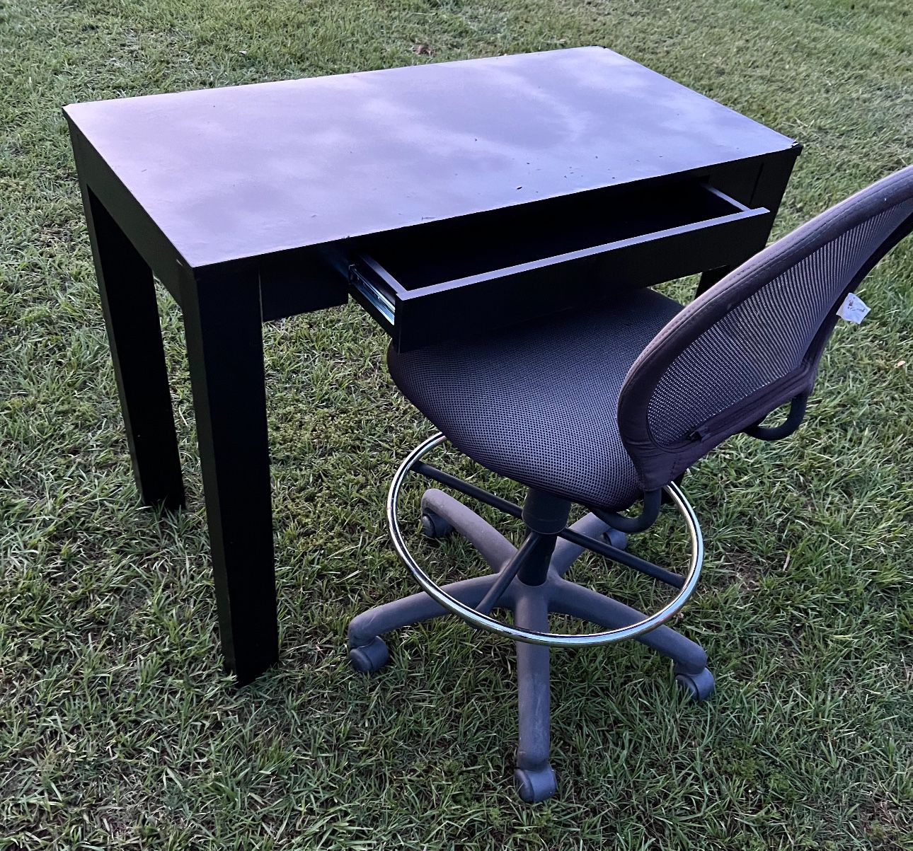 Office Chair With Leg Rest And Office Table