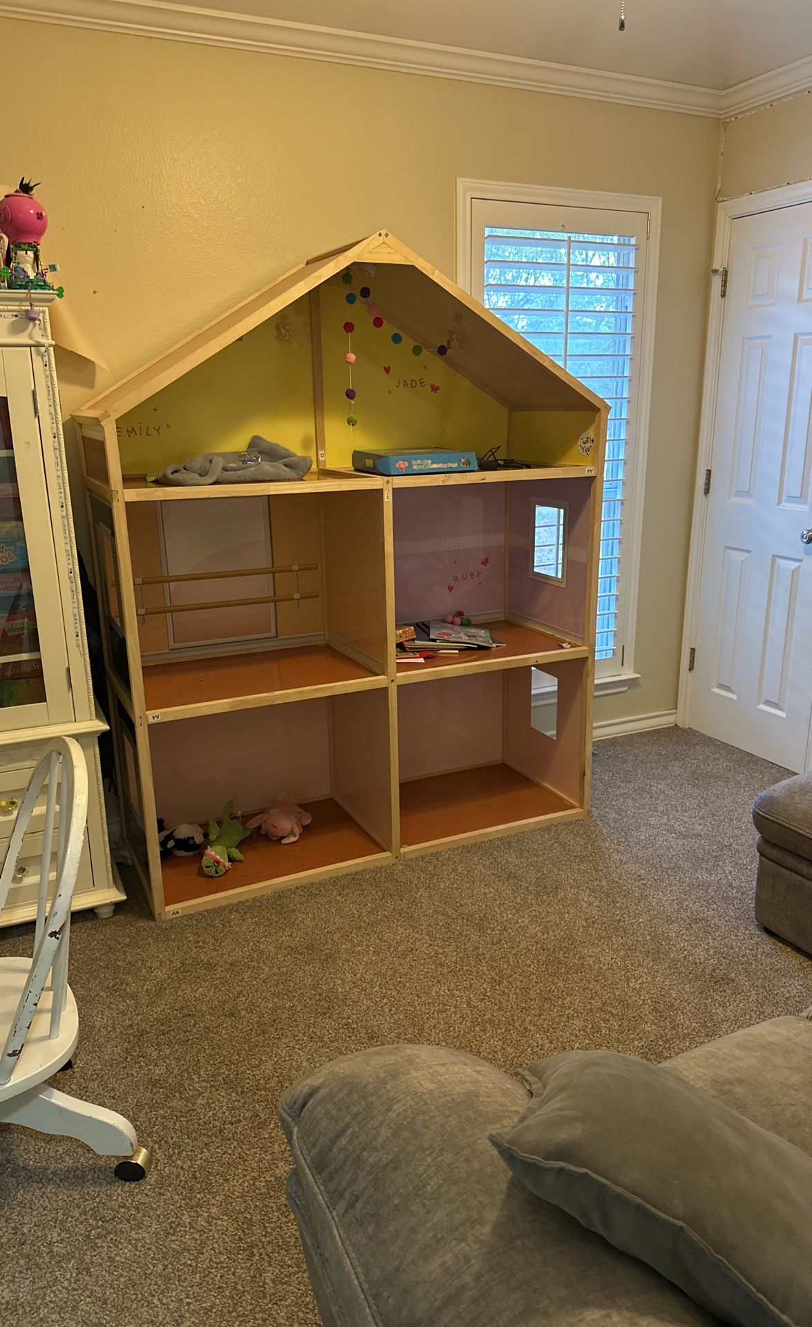 Multilevel Full Sized Doll House