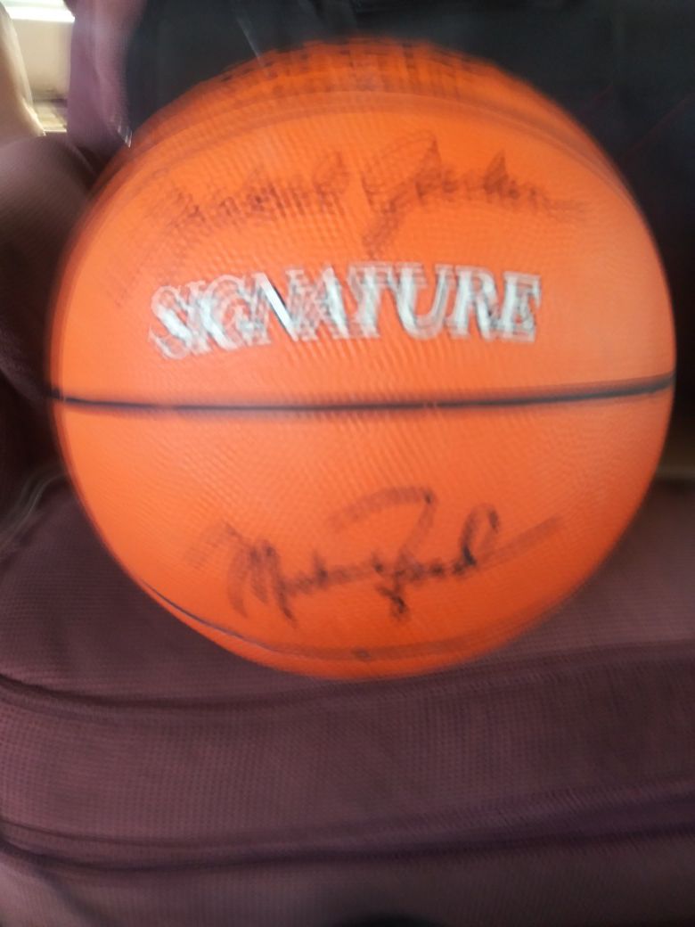 Micheal jordan signed basket ball