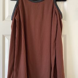Women’s cold shoulder top