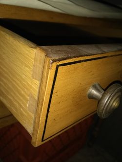 Apair Wilkfilet end table