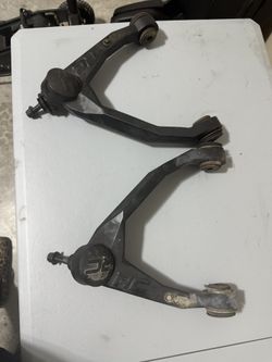 rough country forged upper control arms.