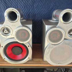 Pair of vintage JVC home speakers in good condition// SP-MXGT700