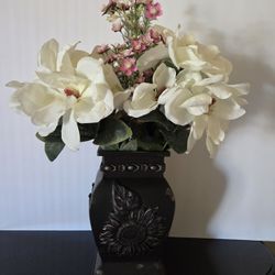 New Pretty Metal Vase In Excellent Condition, Floral Not Included 