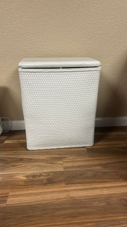 White hamper