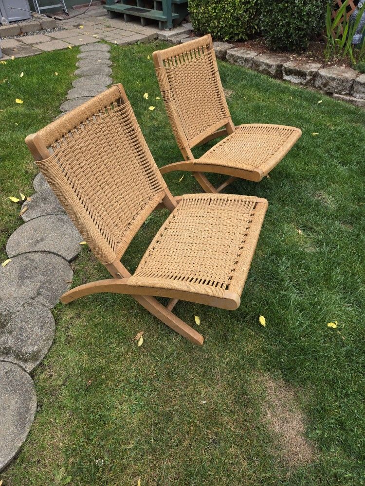 CHAIRS-VINTAGE HANS WEGNER STYLE ROPE FOLDING LOUNGE CHAIRS.