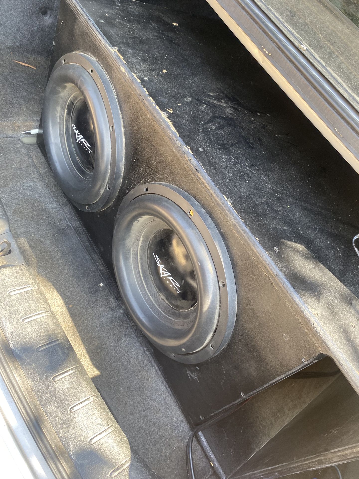 12” Skar Audio Subwoofer And Box