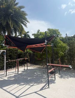 Outdoor monkey bar set