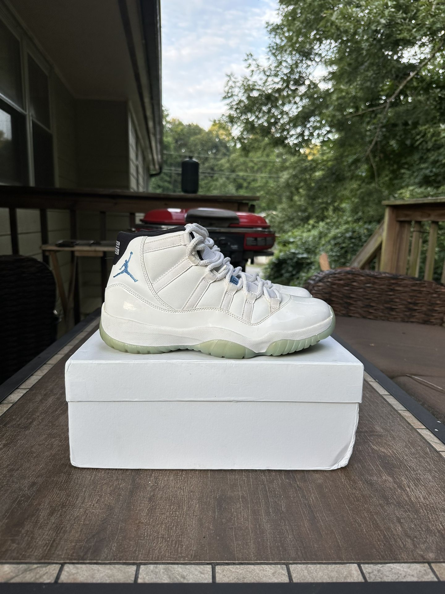 Jordan 11 legend blue
